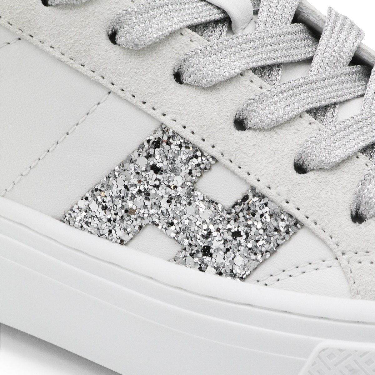 WHITE AND BLACK LEATHER SNEAKERS