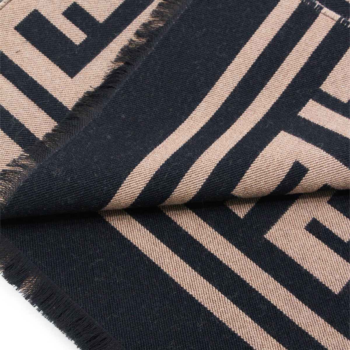 BEIGE AND BLACK WOOL SCARF