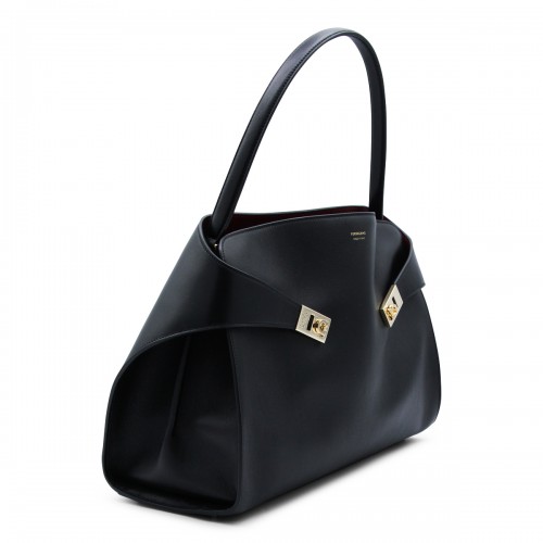 BLACK LEATHER HUG M SHOULDER BAG