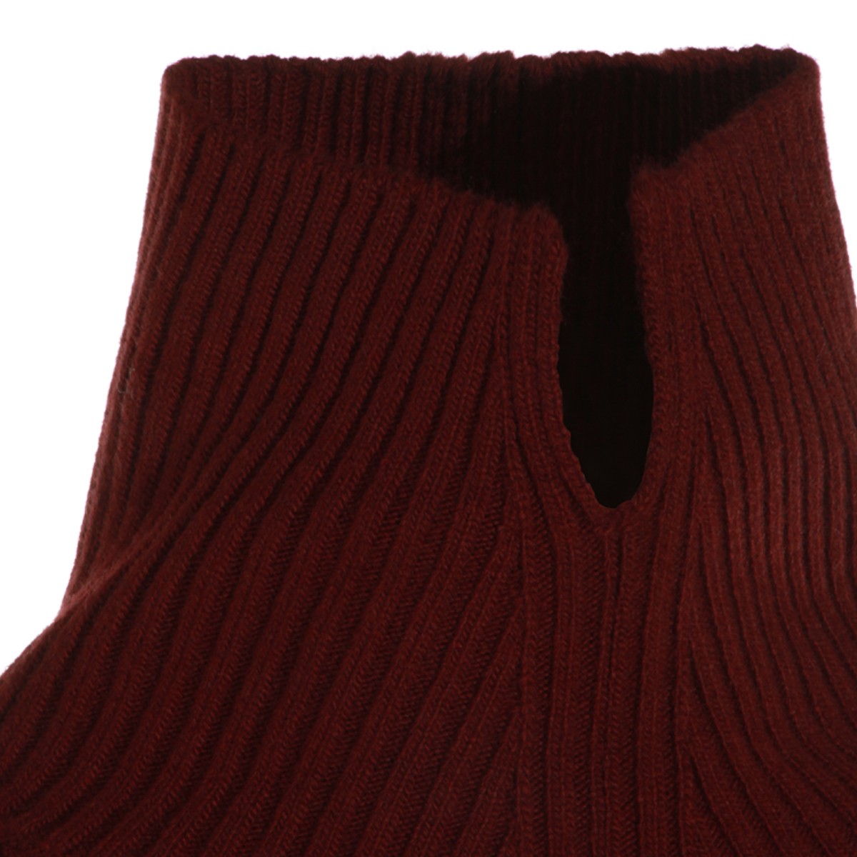 RED WOOL KNITWEAR