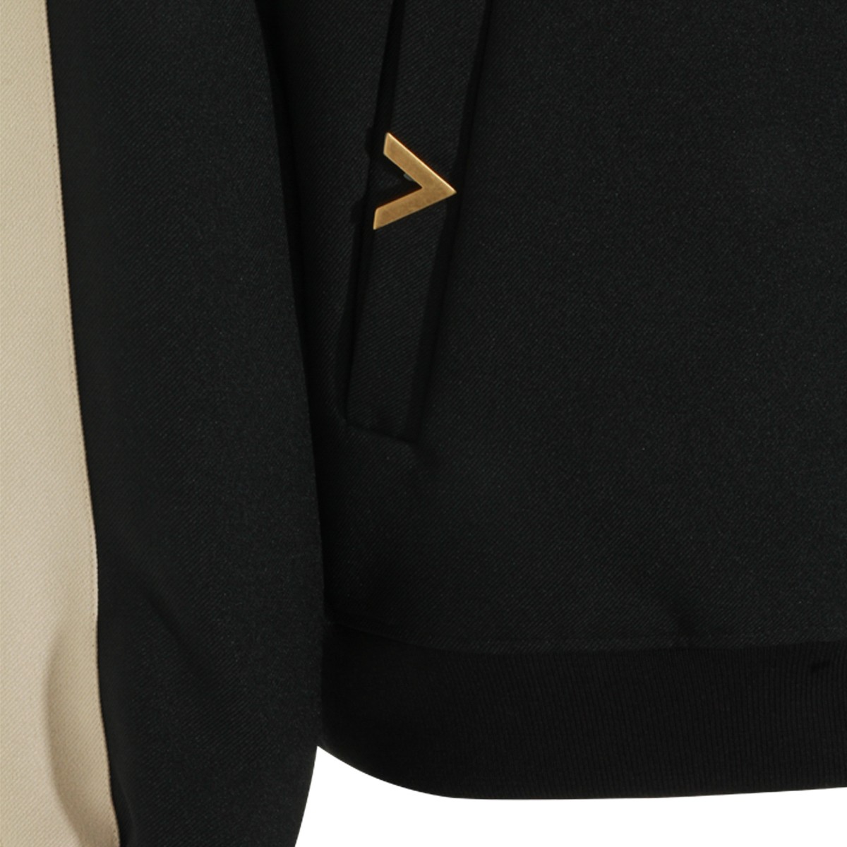 BLACK SWEATSHIRT