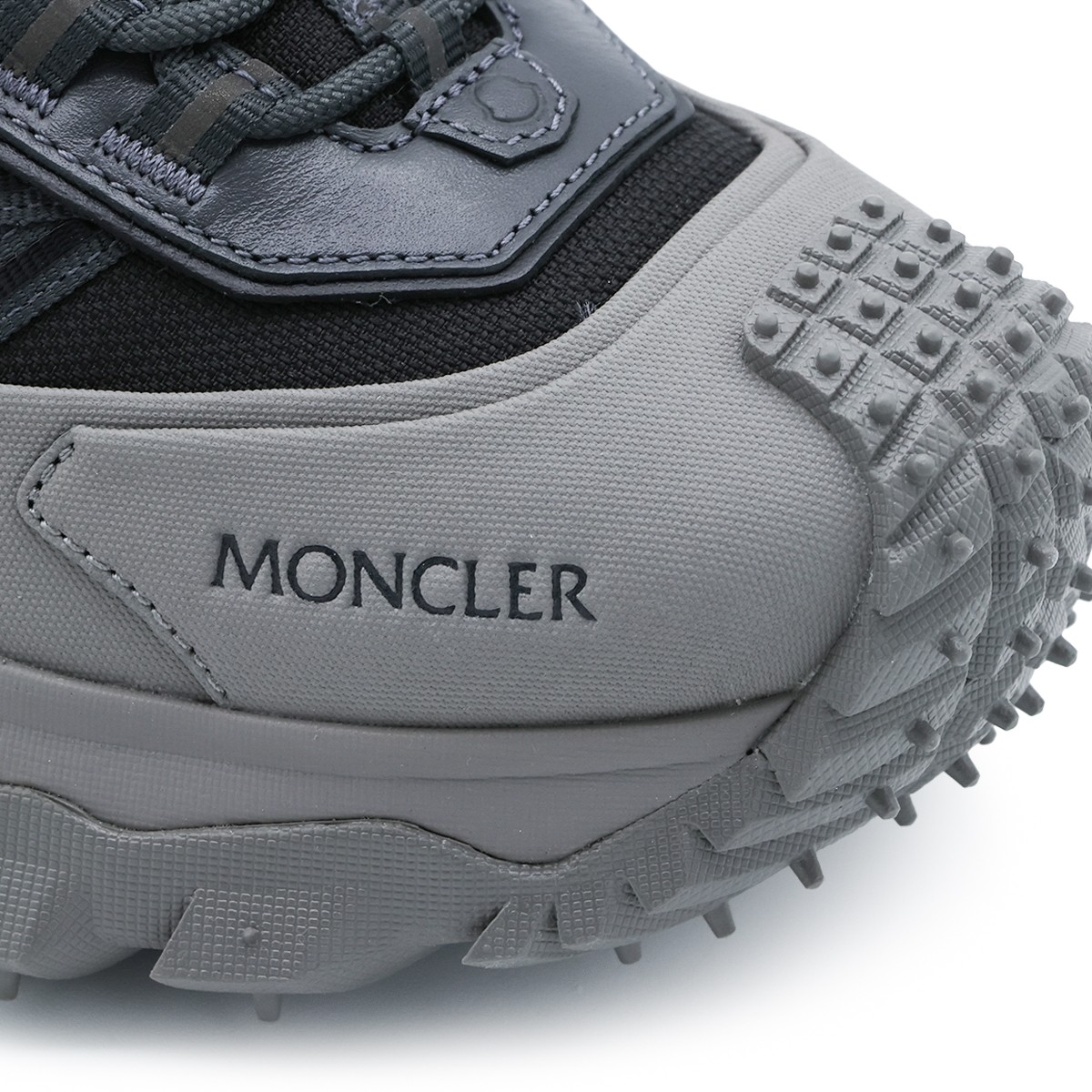 GREY AND BLACK TRAILGRIP SNEAKERS