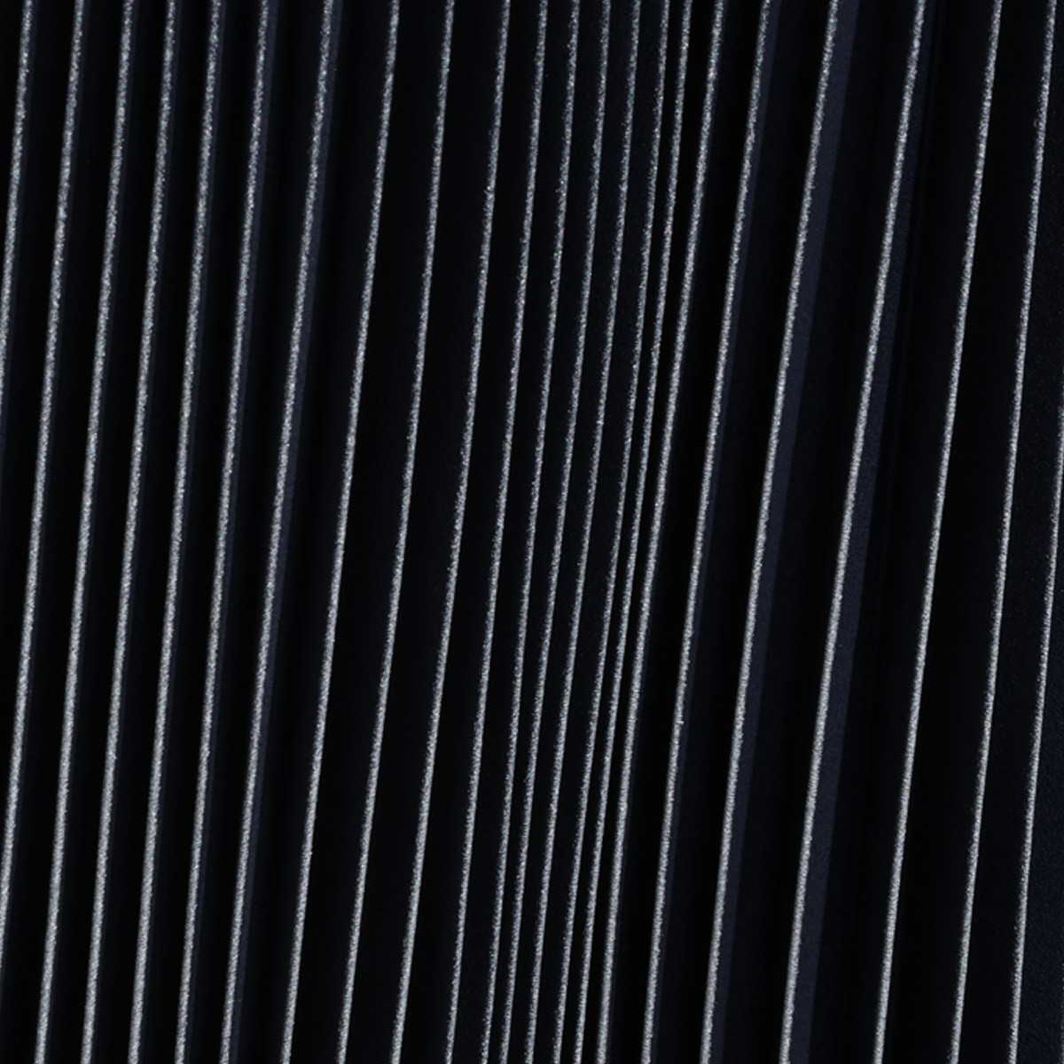 BLACK PLEATED LONG SKIRT