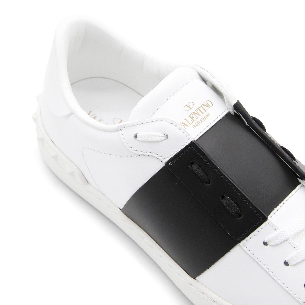 WHITE AND BLACK OPEN SNEAKERS