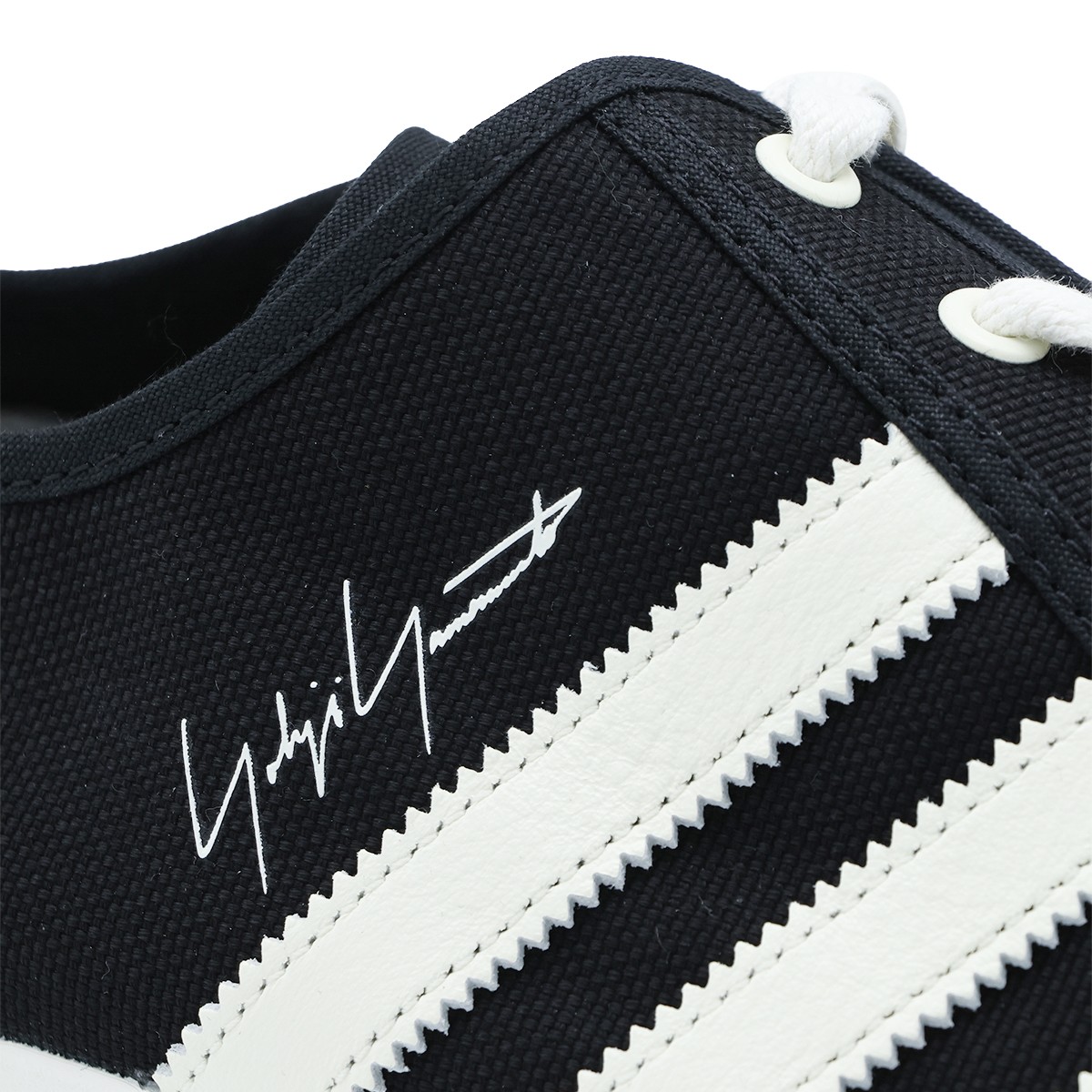 BLACK AND WHITE NISI SNEAKERS
