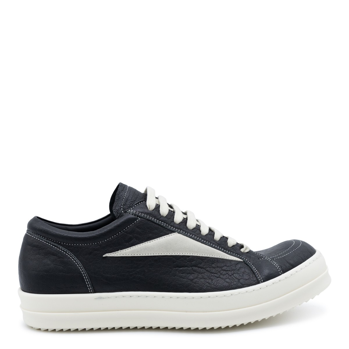 BLACK AND WHITE LEATHER VINTAGE SNEAKERS