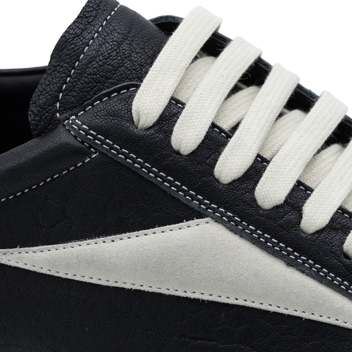 BLACK AND WHITE LEATHER VINTAGE SNEAKERS