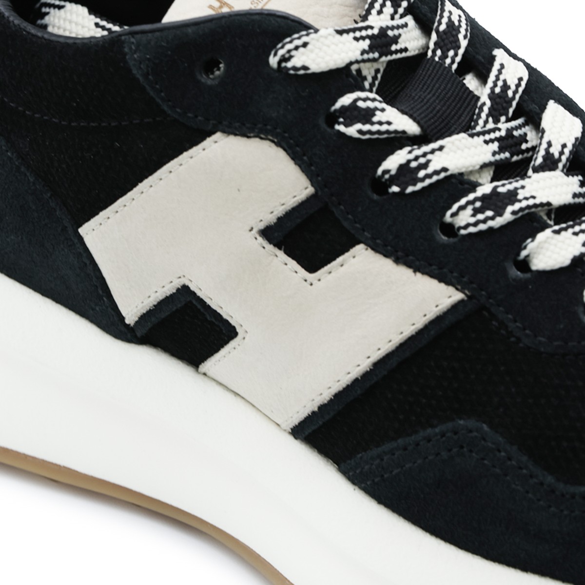 BLACK SUEDE H641 SNEAKERS