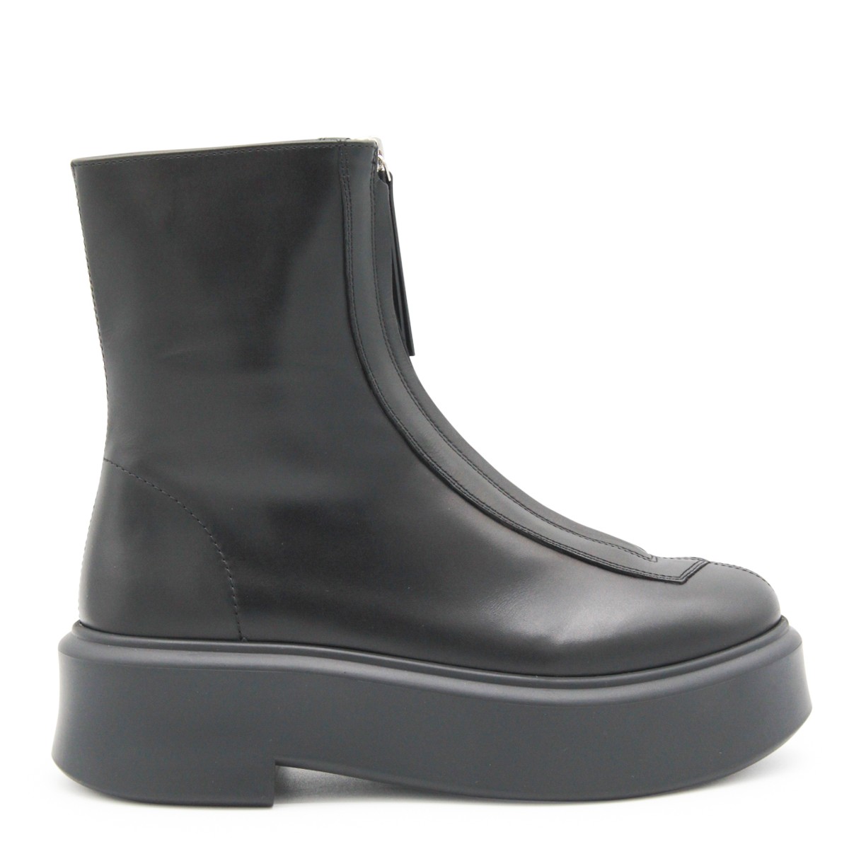 BLACK LEATHER BOOTS