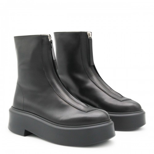 BLACK LEATHER BOOTS 2