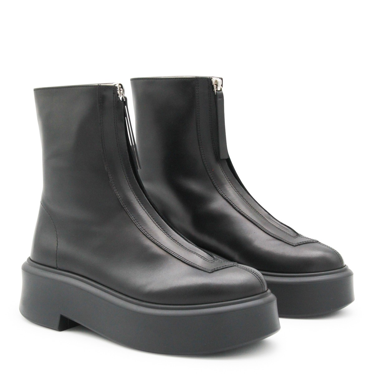 BLACK LEATHER BOOTS