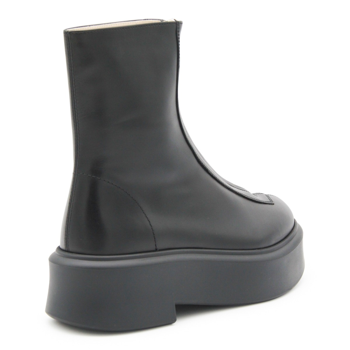 BLACK LEATHER BOOTS