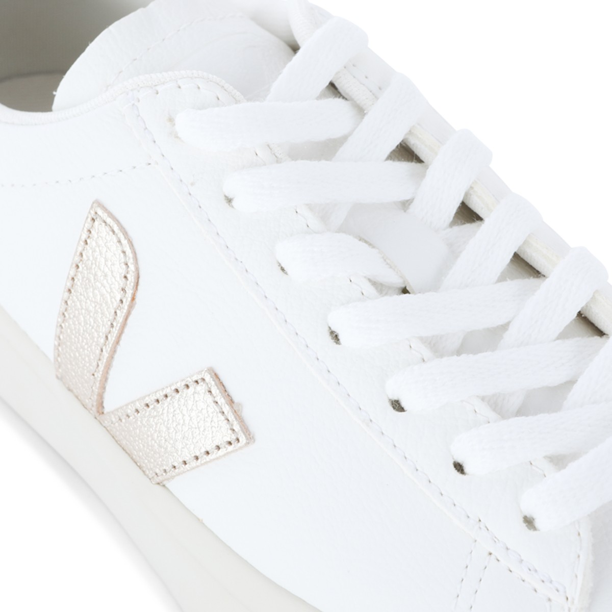WHITE AND PLATINUM LEATHER CAMPO...