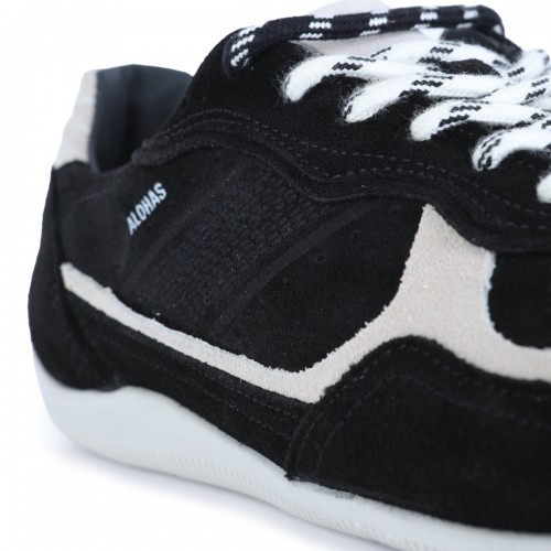 BLACK SNEAKERS