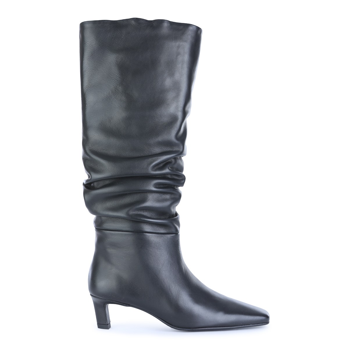 BLACK BOOTS