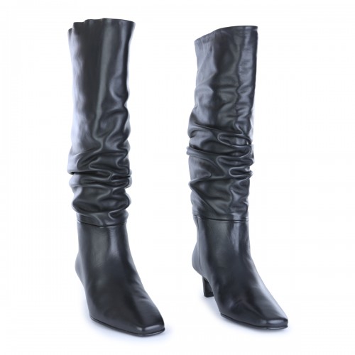BLACK BOOTS