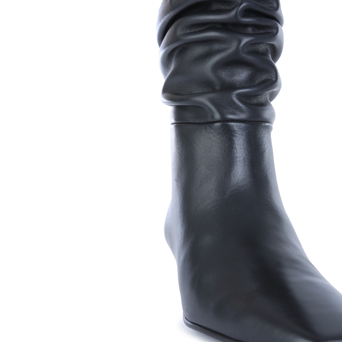 BLACK BOOTS