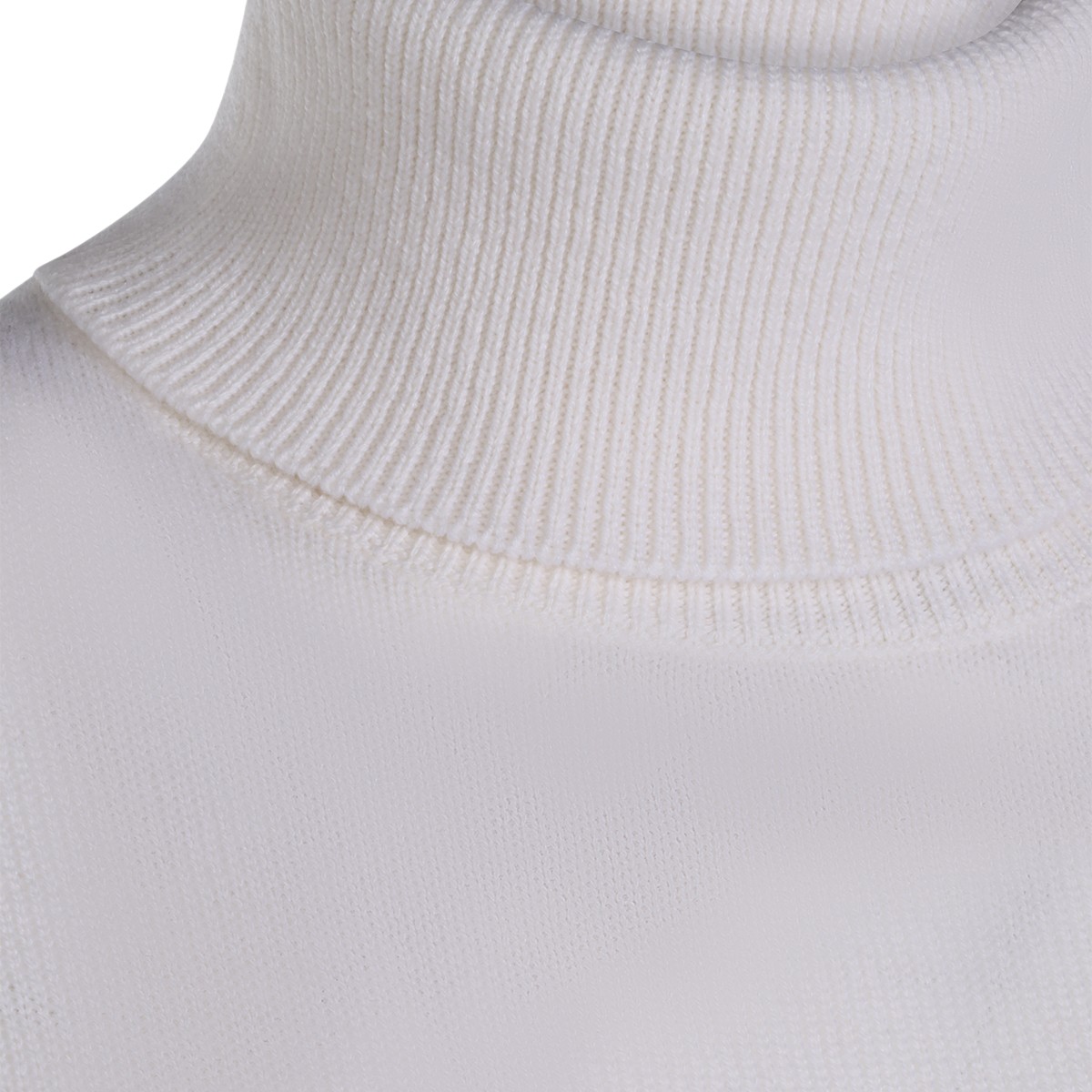 WHITE CASHMERE KNITWEAR