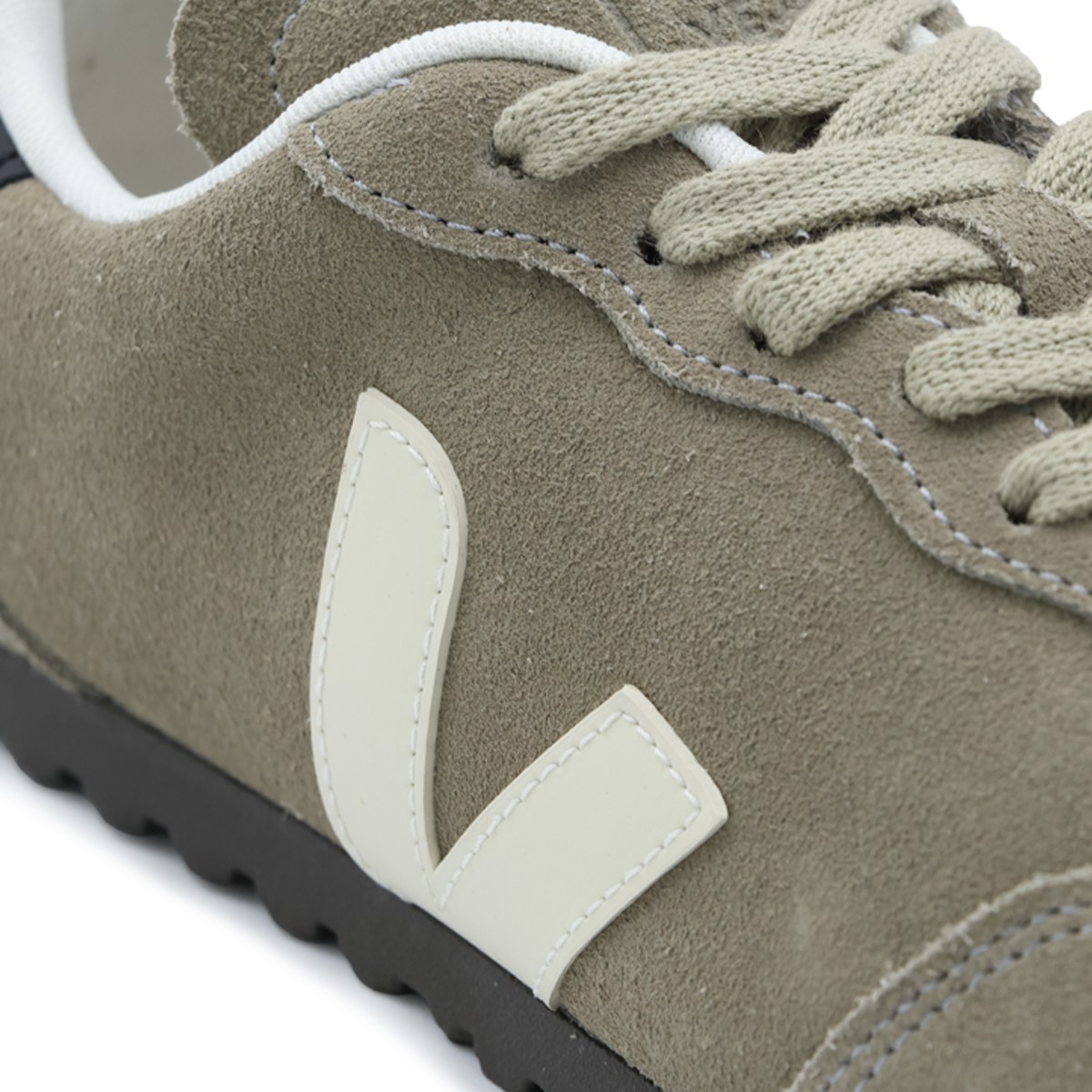 TAUPE AND PIERRE GT SNEAKERS