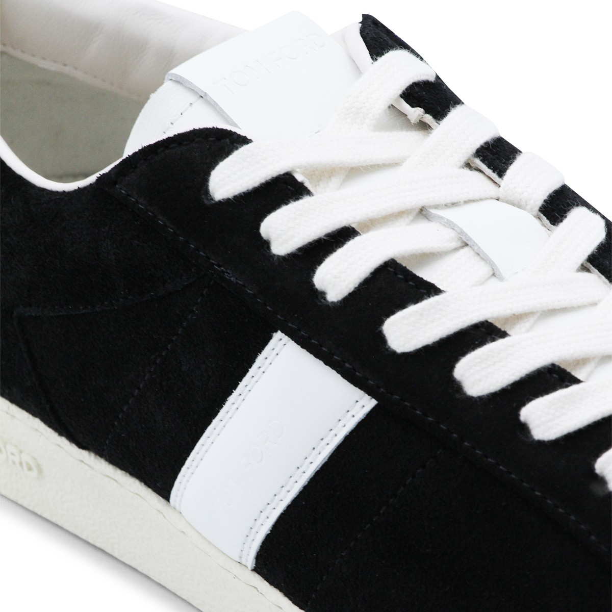 BLACK SNEAKERS
