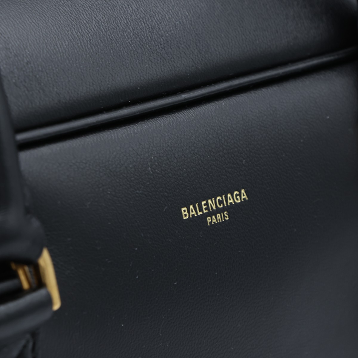 BLACK LE 7 LAMBSKIN MEDIUM BOWLING BAG