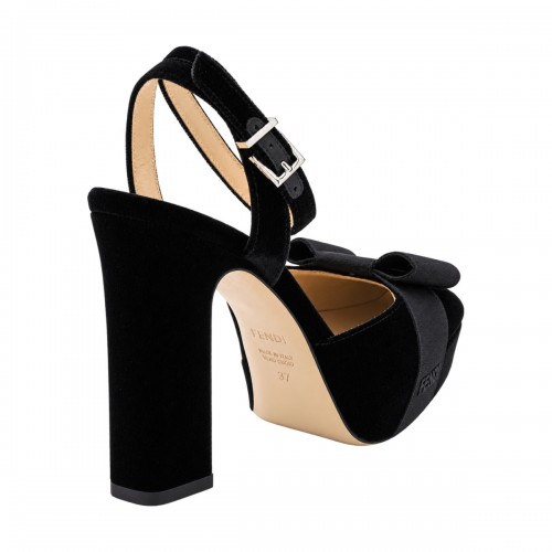BLACK VELVET PUMPS