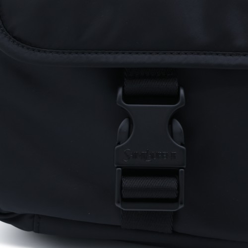 BLACK NYLON MESSENGER BAG