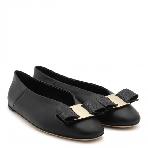 BLACK FLATS