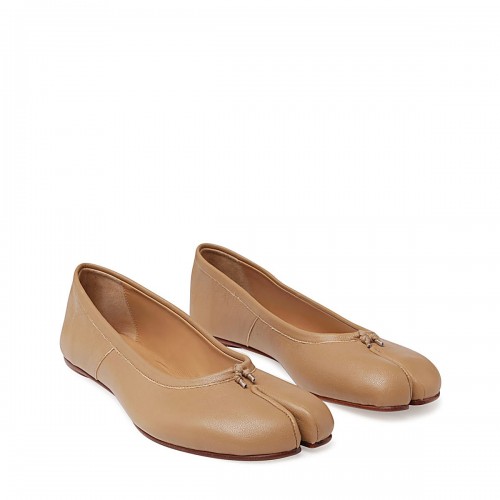 NUDE LEATHER TABI FLATS 