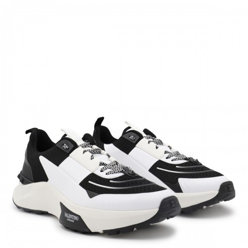 BLACK AND WHITW SNEAKERS