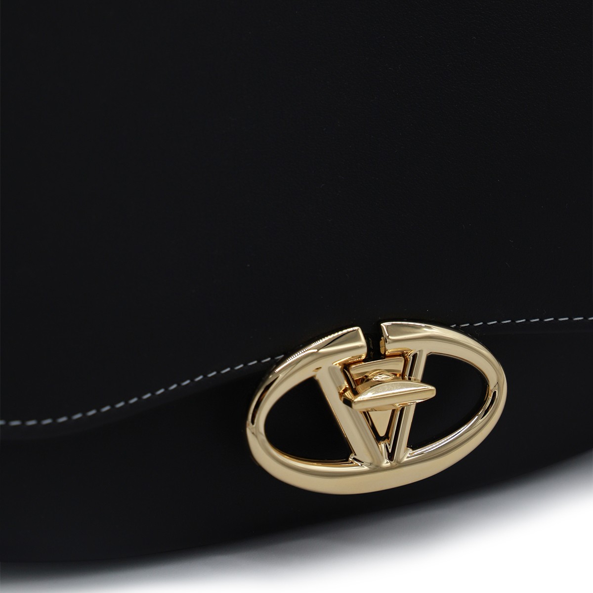 BLACK LEATHER OVHAL SHOULDER BAG BLACK LEATHER OVHAL SHOULDER BAG
