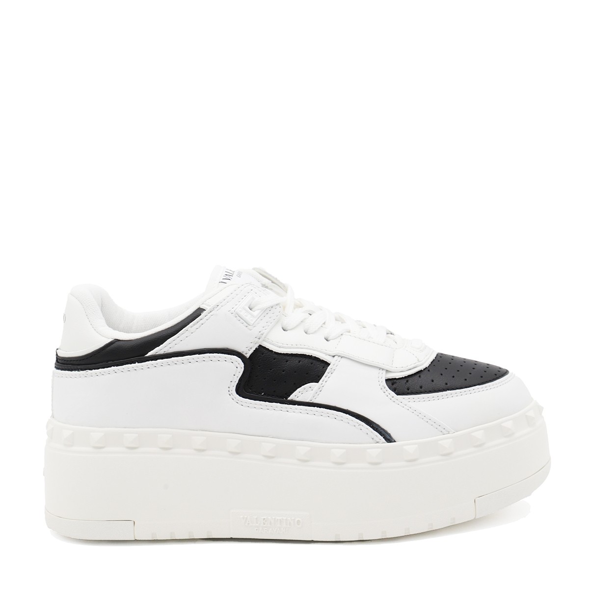 WHITE AND BLACK LEATHER SNEAKERS