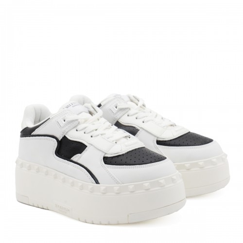 WHITE AND BLACK LEATHER SNEAKERS