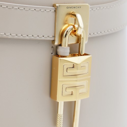 BEIGE LEATHER SHARK LOCK TOP HANDLE BAG