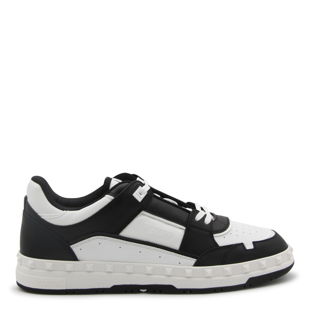 BLACK AND WHITE LEATHER SNEAKERS