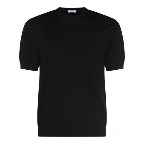 BLACK T-SHIRT