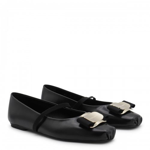 フラットシューズ FERRAGAMO BLACK LEATHER SIWAR FLATS BLACK LEATHER SIWAR FLATS
