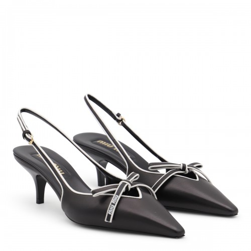 BLACK LEATHER PUMPS