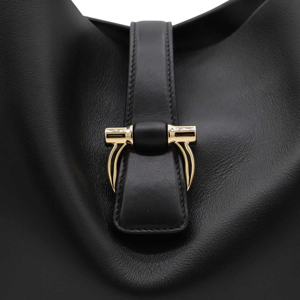 BLACK LEATHER SHOULDER BAG