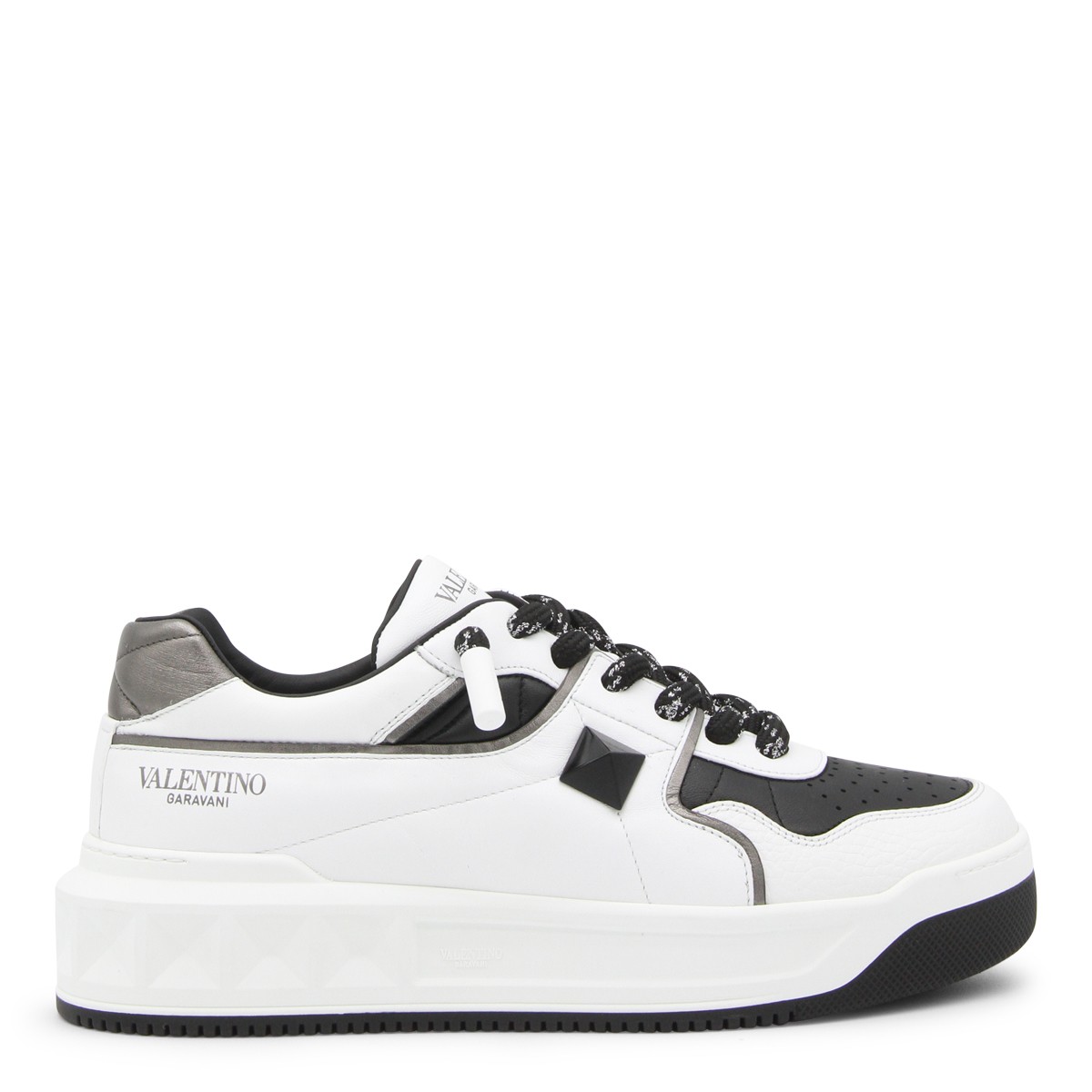 WHITE AND BLACK LEATHER SNEAKERS