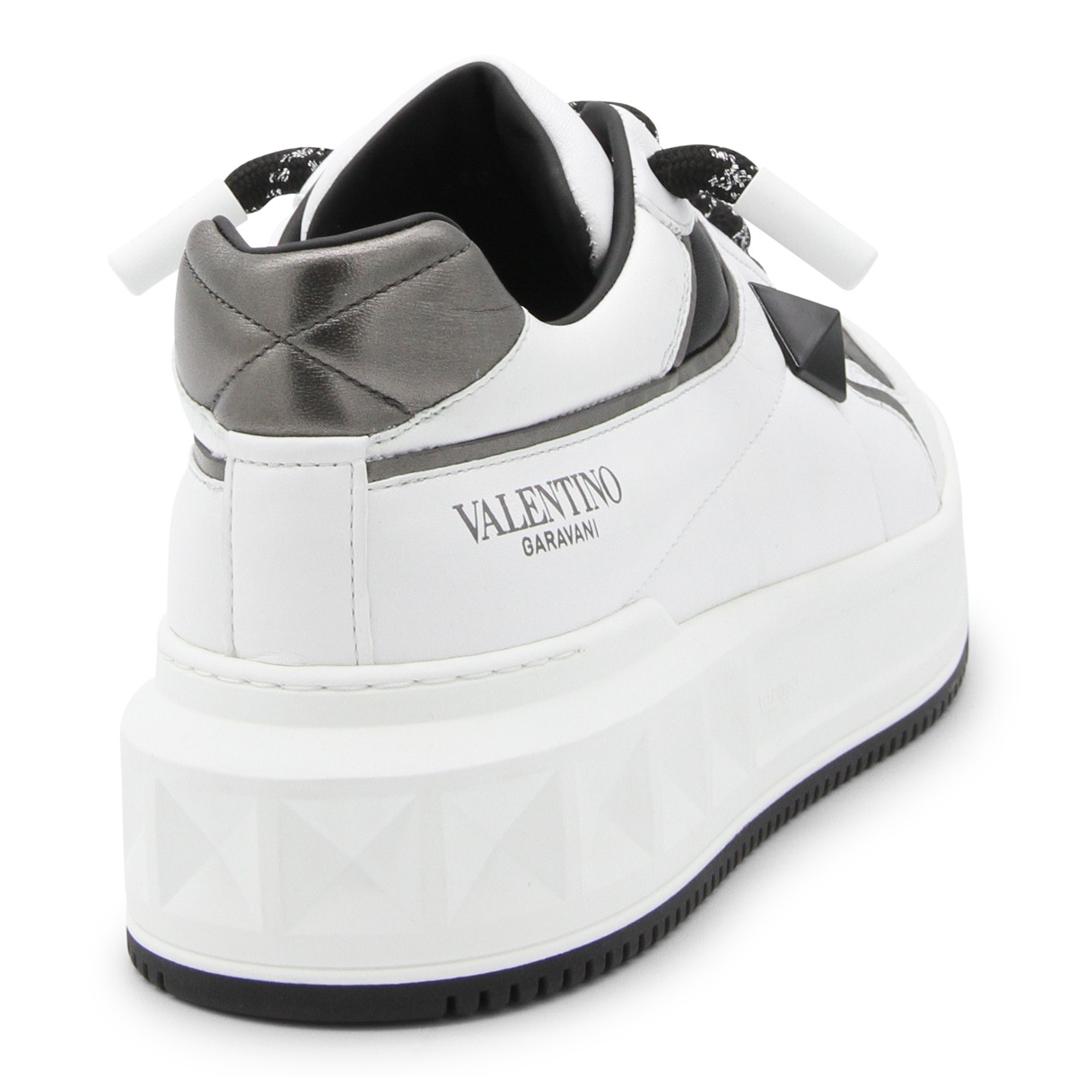 WHITE AND BLACK LEATHER SNEAKERS