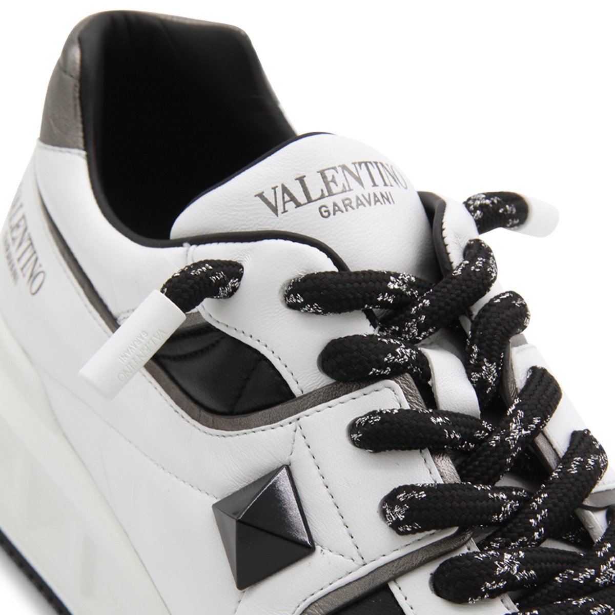WHITE AND BLACK LEATHER SNEAKERS