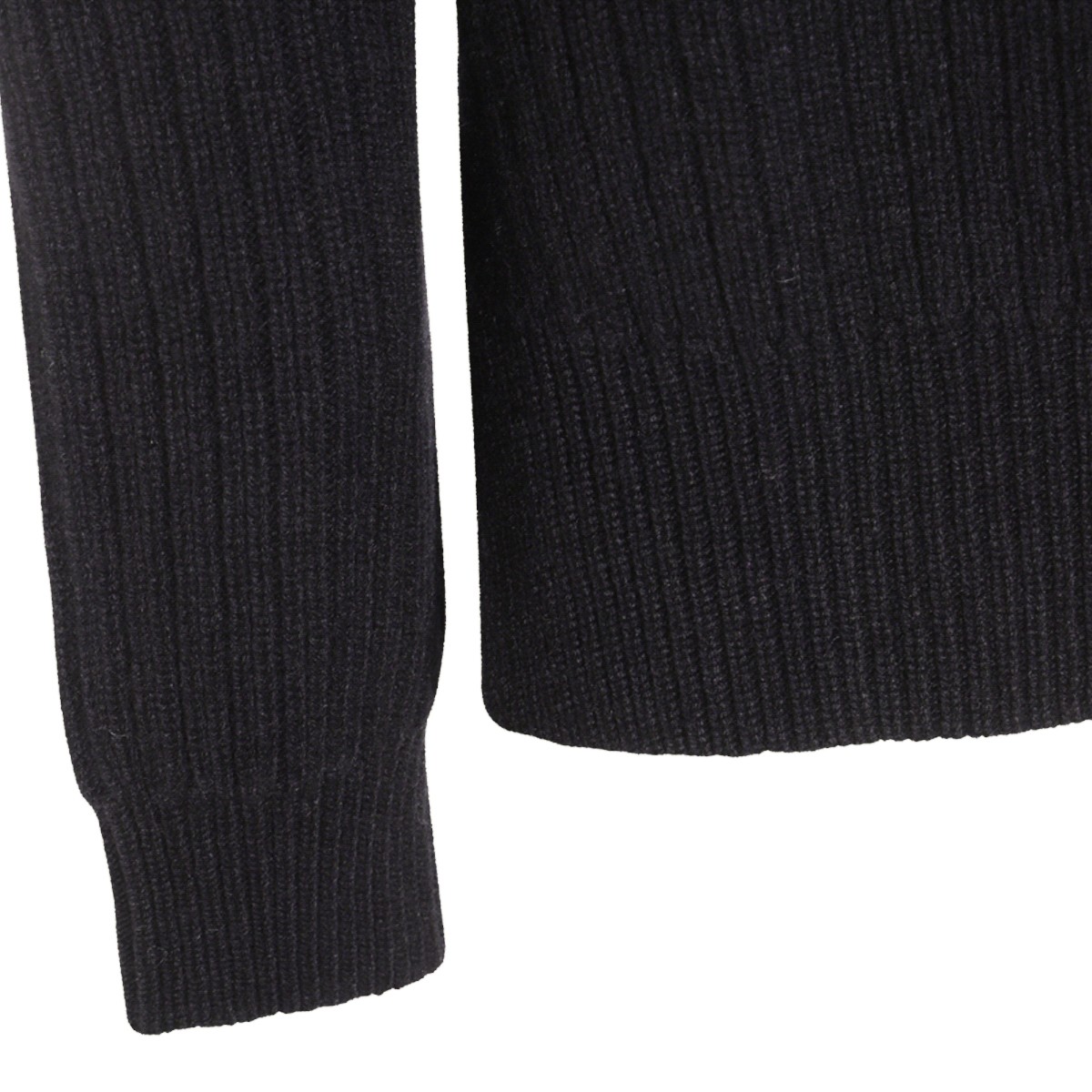 BLACK WOOL KNITWEAR BLACK WOOL KNITWEAR