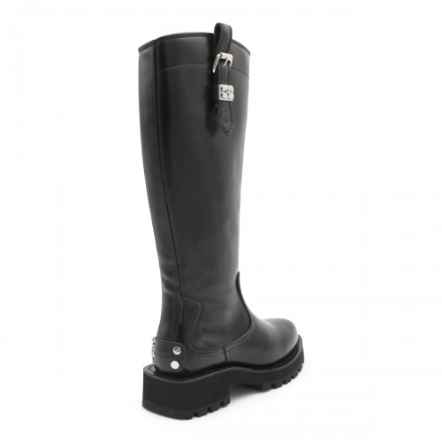 BLACK BOOTS