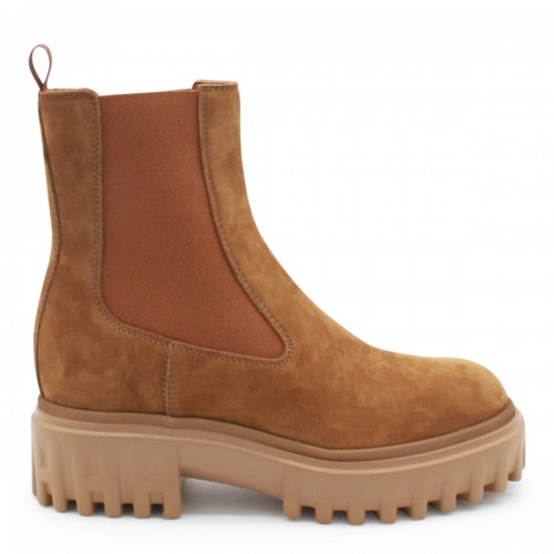 BROWN LEATHER CHELSEA BOOTS