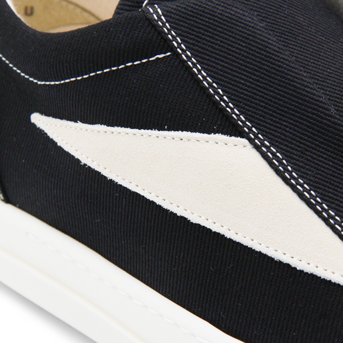 BLACK AND WHITE LEATHER LACELESS... BLACK AND WHITE LEATHER LACELESS...