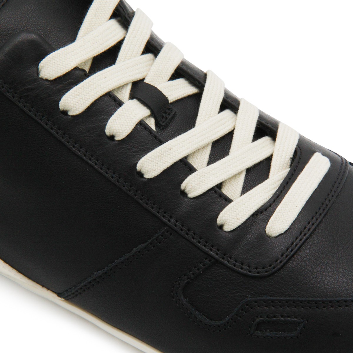 BLACK LEATHER MINIMAL SNEAKERS