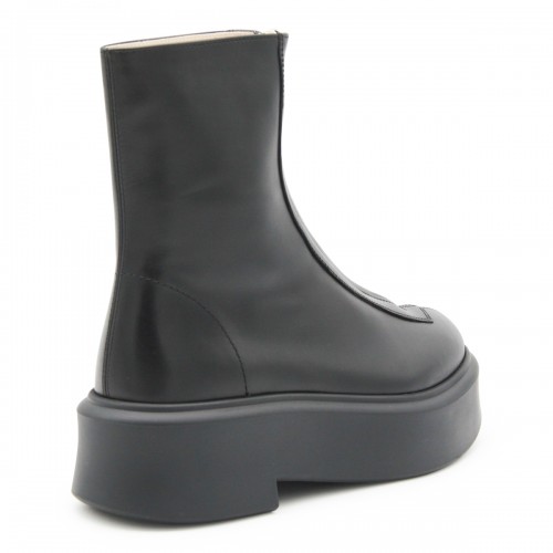 BLACK LEATHER BOOTS