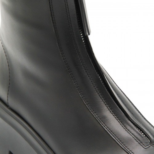 BLACK LEATHER BOOTS