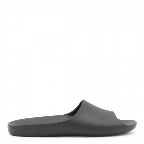 BLACK FLATS